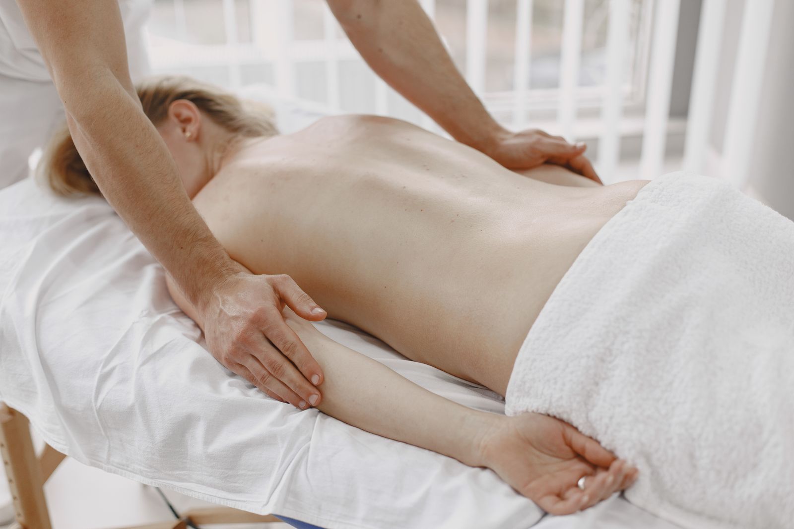 Memory Foam Pillow Care FAQ: Preventing Sagging, Odors, and Cervical Support Loss