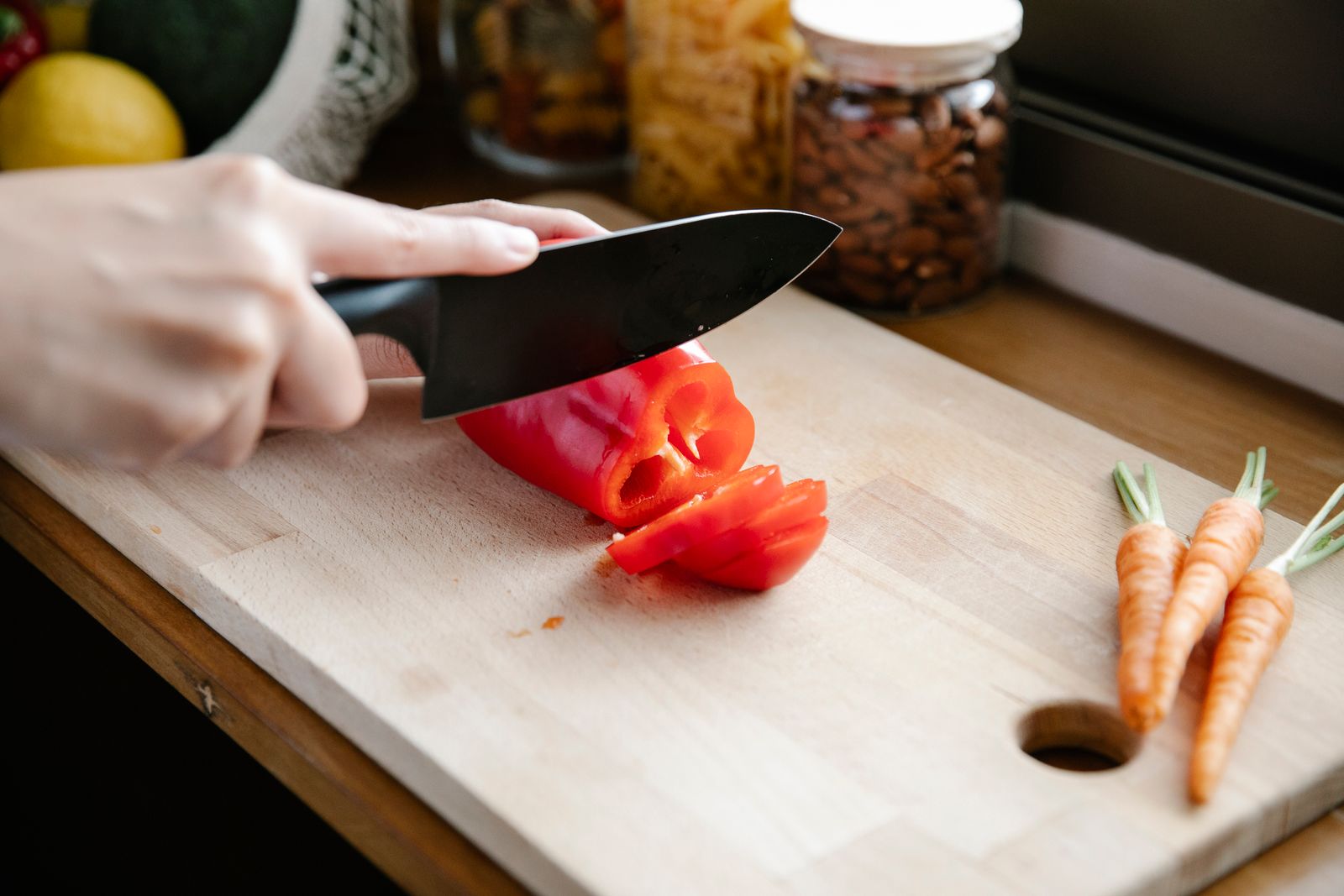 Best Vegetable Chopper with Container Storage: 2024 Guide