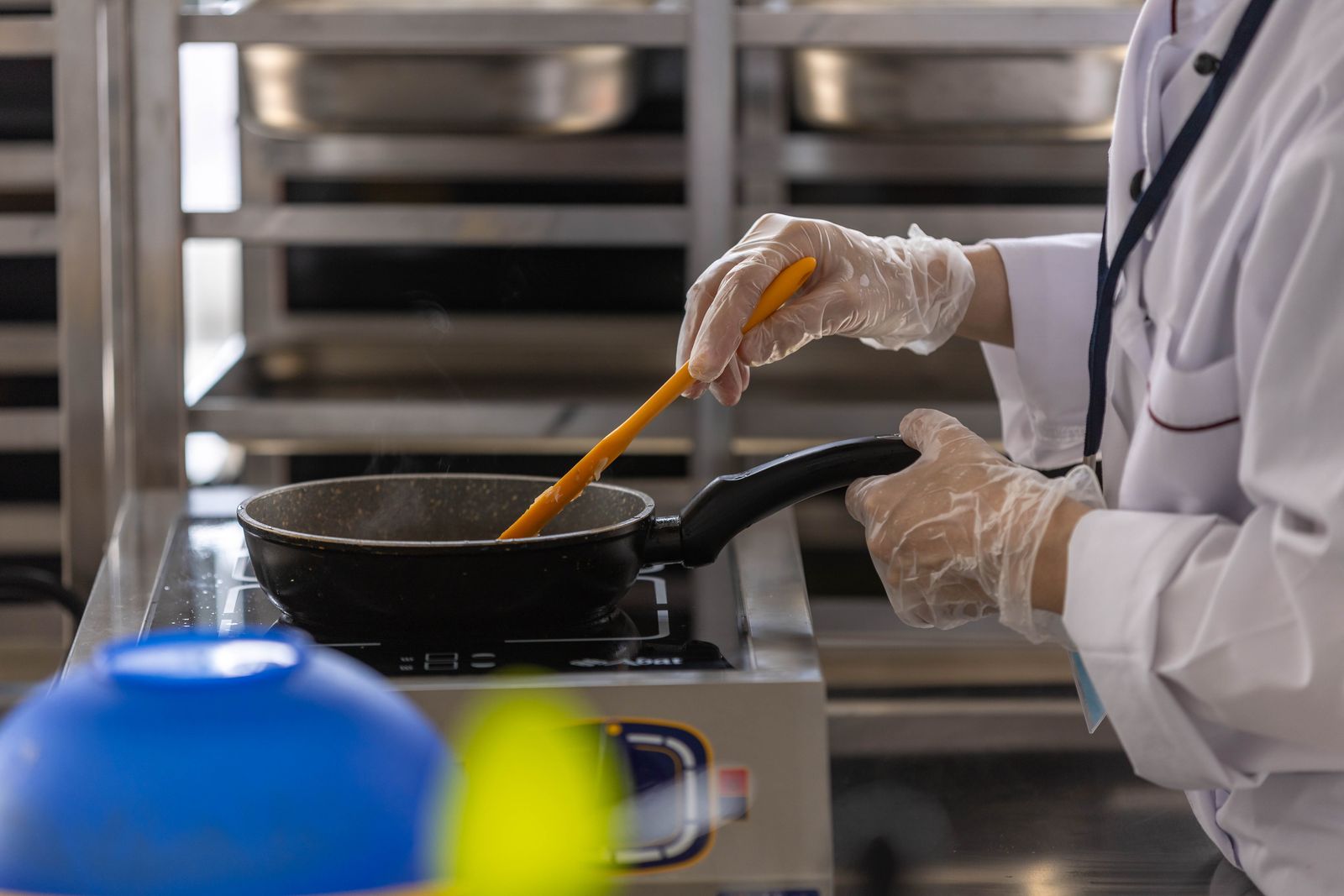 Dishwasher vs. Hand Washing for Veggie Choppers: Which Keeps Blades Sharper?