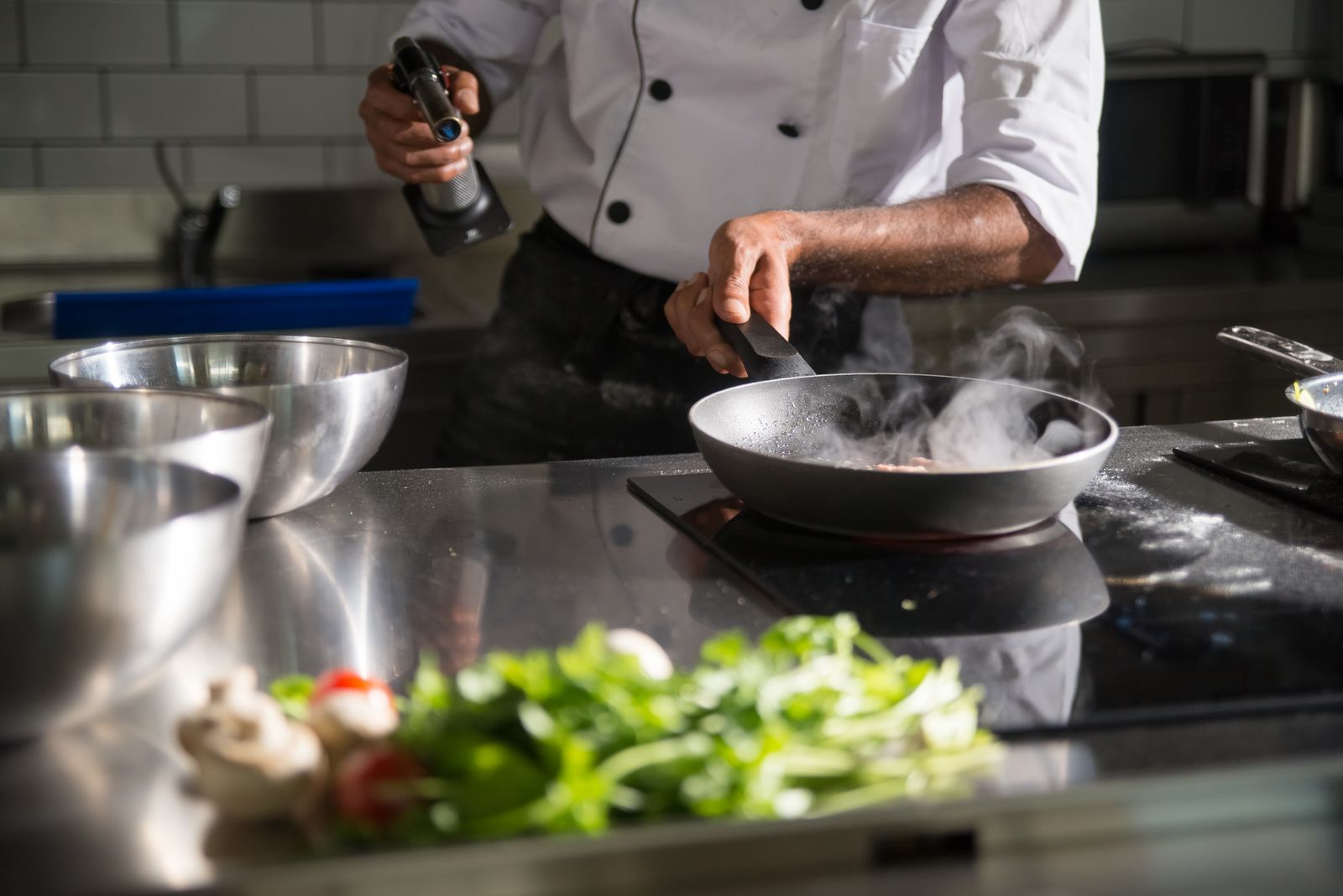 Manual Veggie Chopper vs. Electric Food Processor: Which Is Best for Your Kitchen?