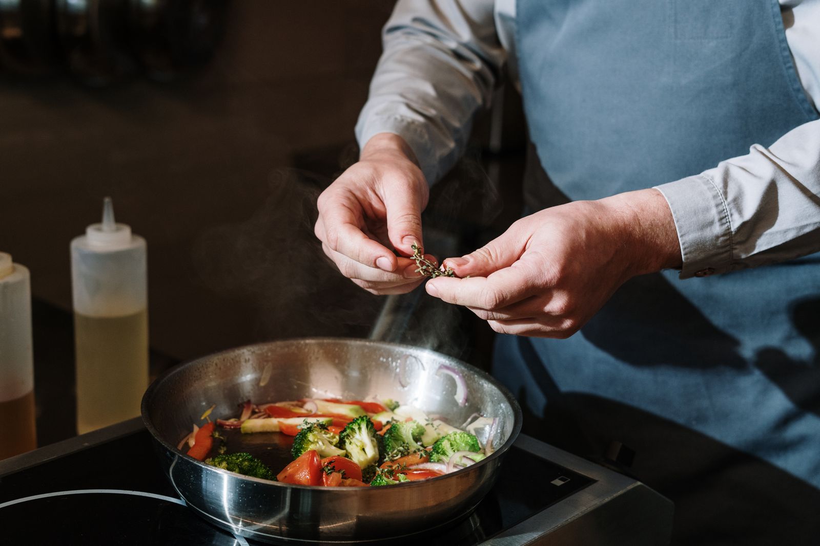 Hand Guards vs. Blade Locks: Comparing Key Vegetable Chopper Safety Mechanisms