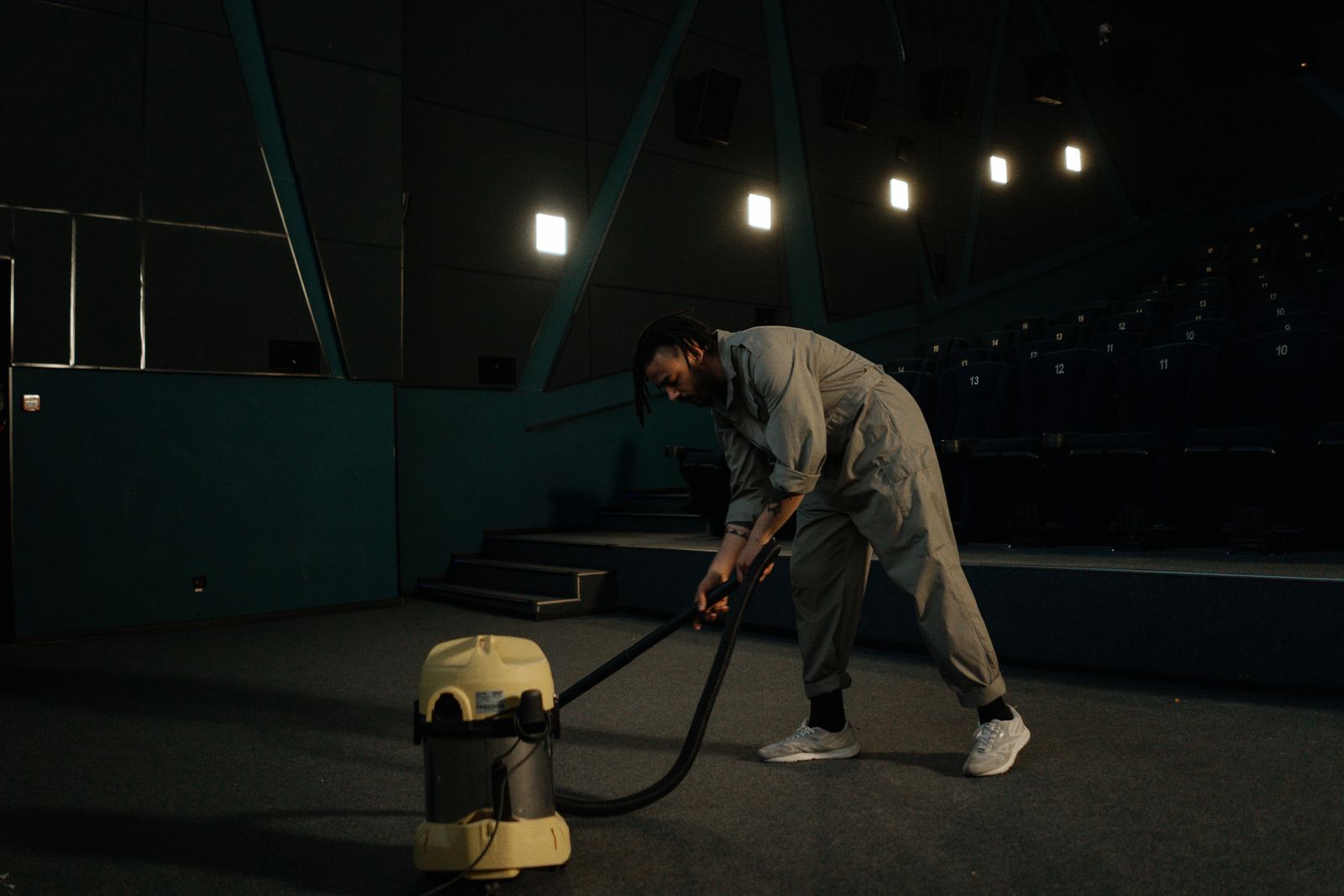 Best Portable Car Vacuums for Backseat Family Messes: 2024 Buying Guide