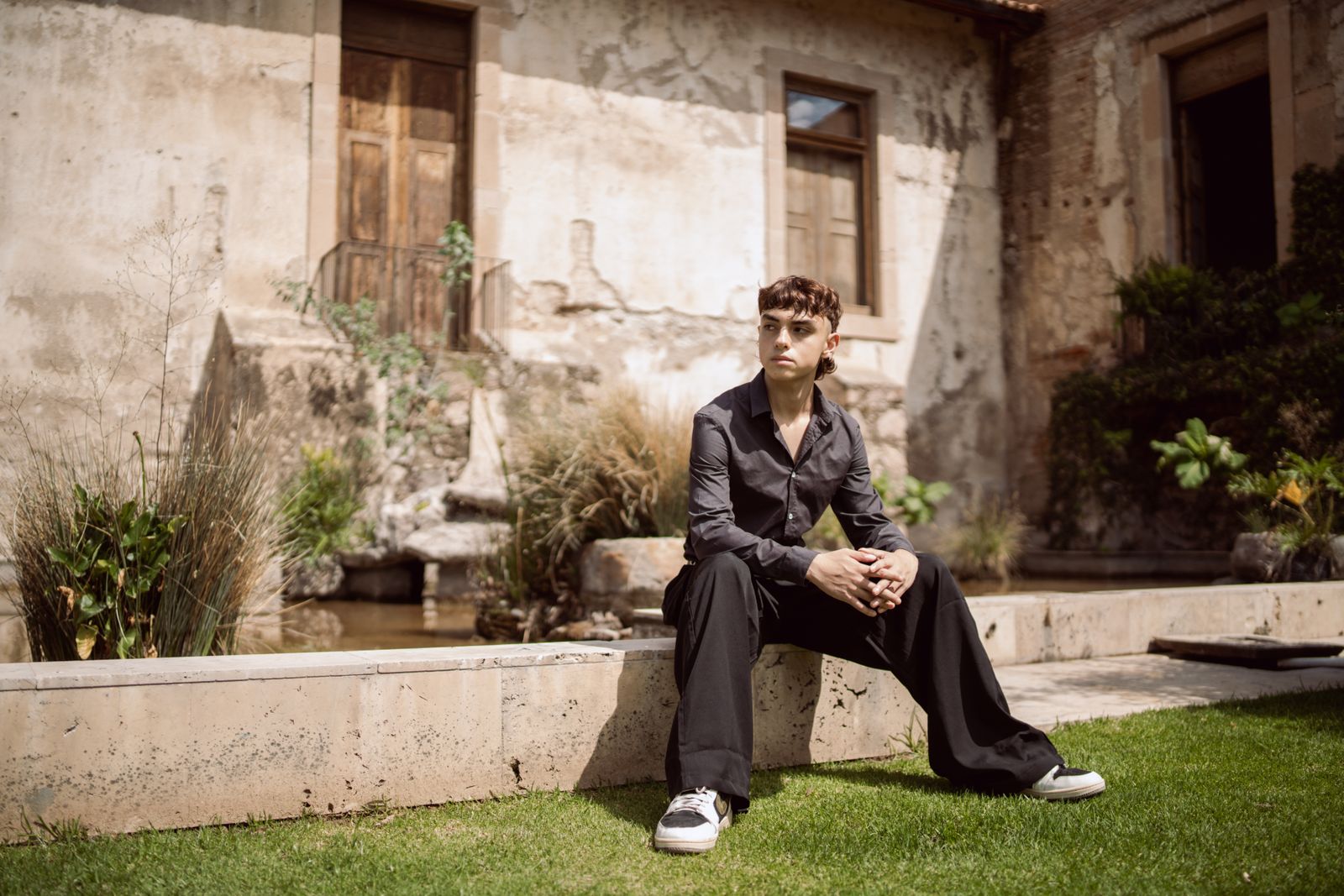 How to Style Wide Leg Linen Pants Without Looking Overwhelmed: Silhouette & Proportion Guide