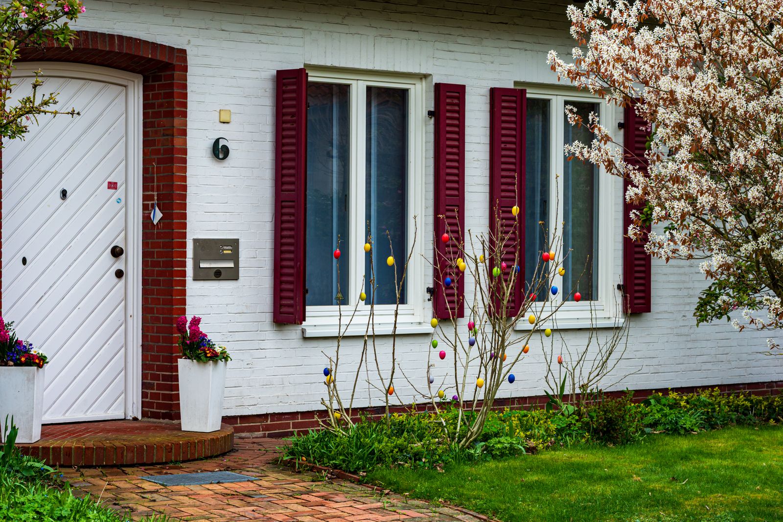 Why Is My Solar House Number Dim? Troubleshooting & Battery Care Tips