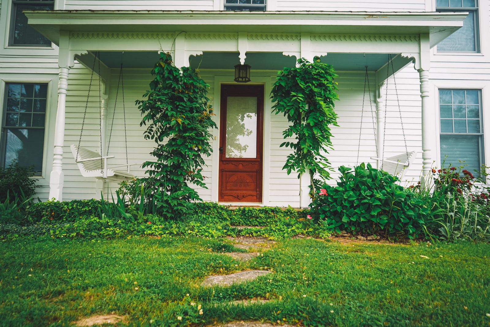 Weatherproof House Numbers: Comparing Solar, Hardwired, and Traditional Plaques in Snow and Rain