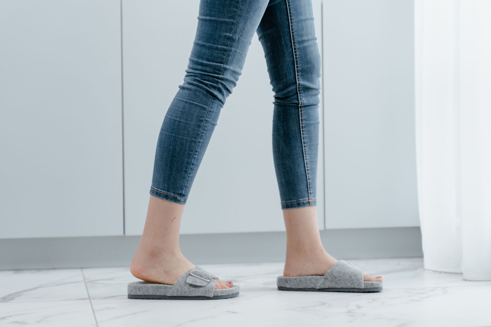 Off-Season Storage for Plush Slippers: Keeping a Pair Fresh Until Fall