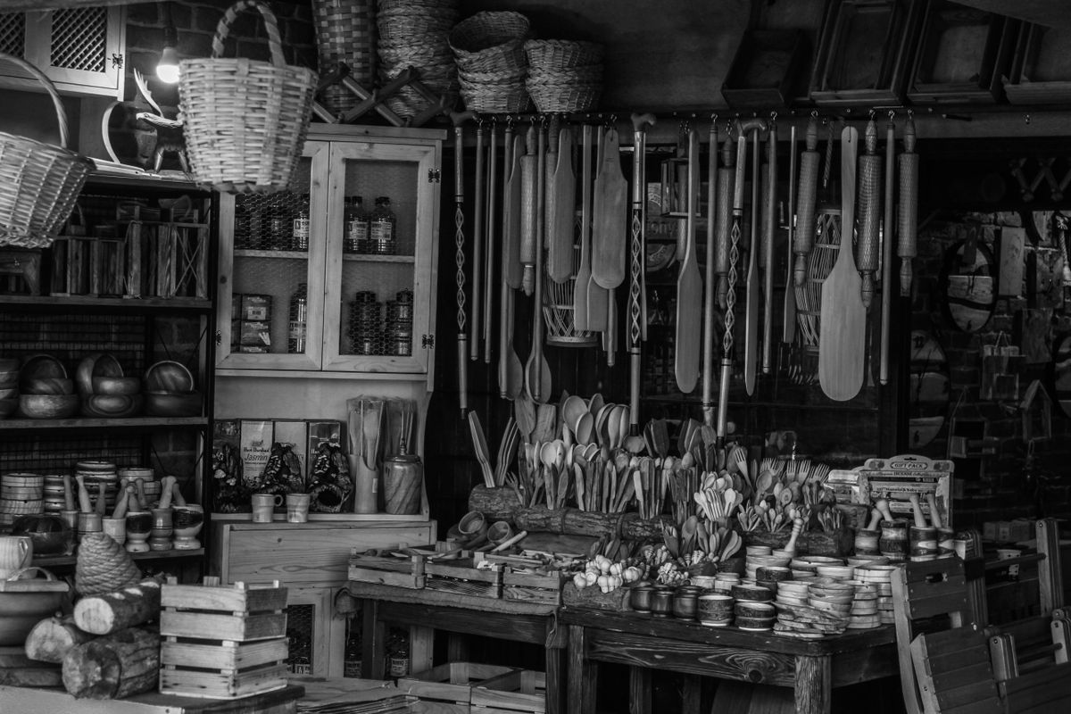 Discover a variety of traditional wooden handicrafts in an İstanbul market stall, featuring baskets and utensils.