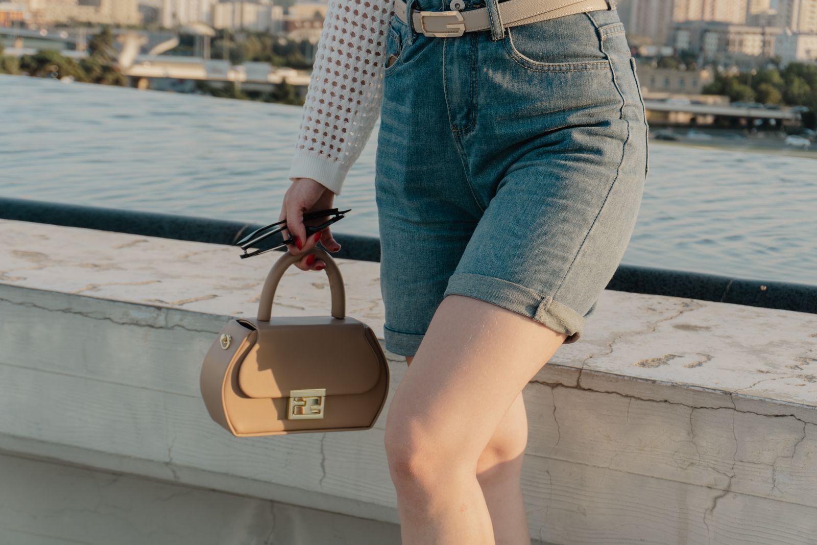 Pull-On Tummy Shaping Shorts vs. Traditional Button Shorts: Which Silhouette is Right for You?