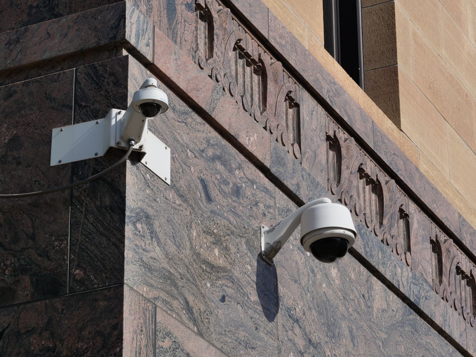 Cloud Storage vs. SD Card for Solar Security Cameras: Which Is Right for You?