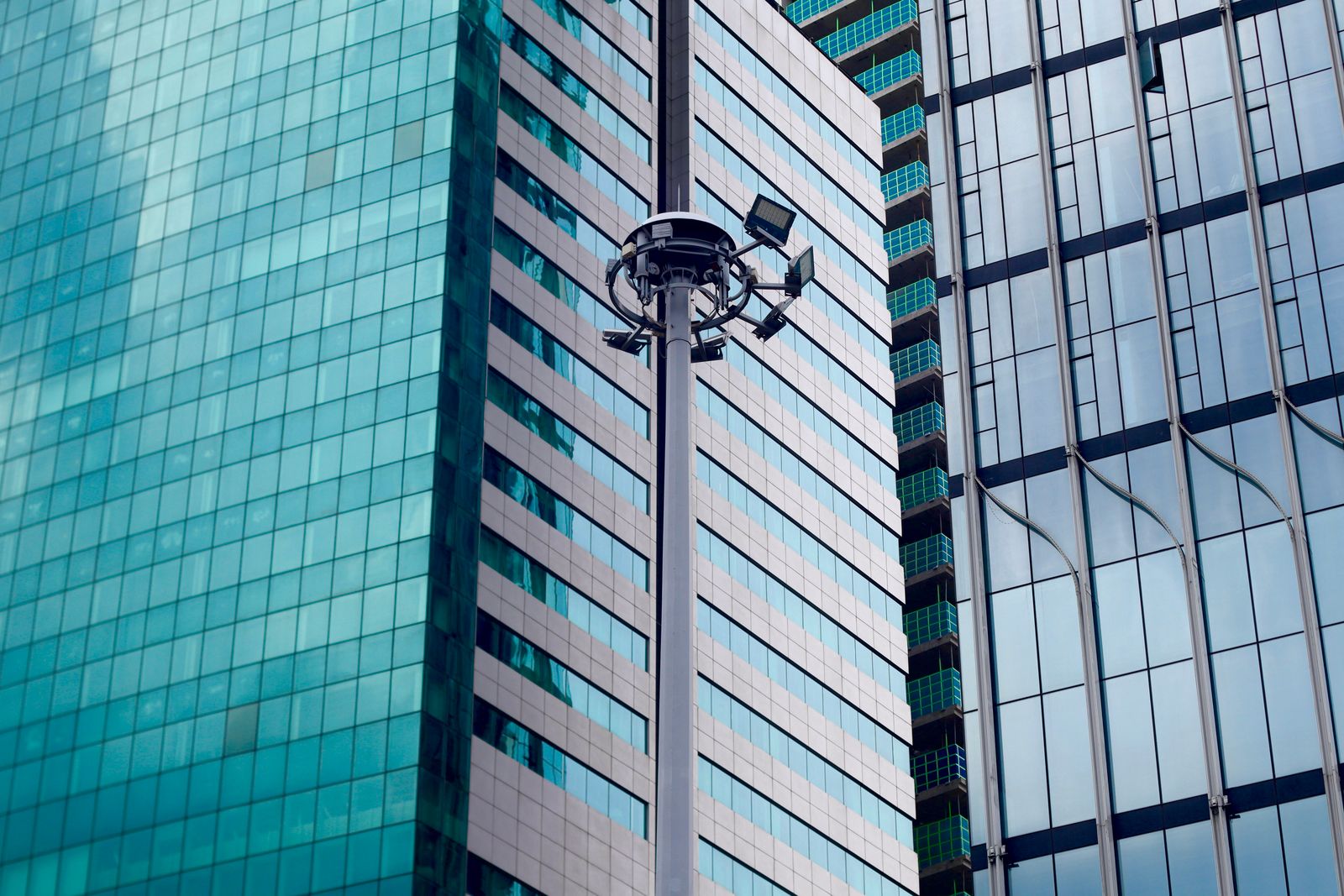 How to Set Up PTZ Cameras to Eliminate Property Blind Spots Completely