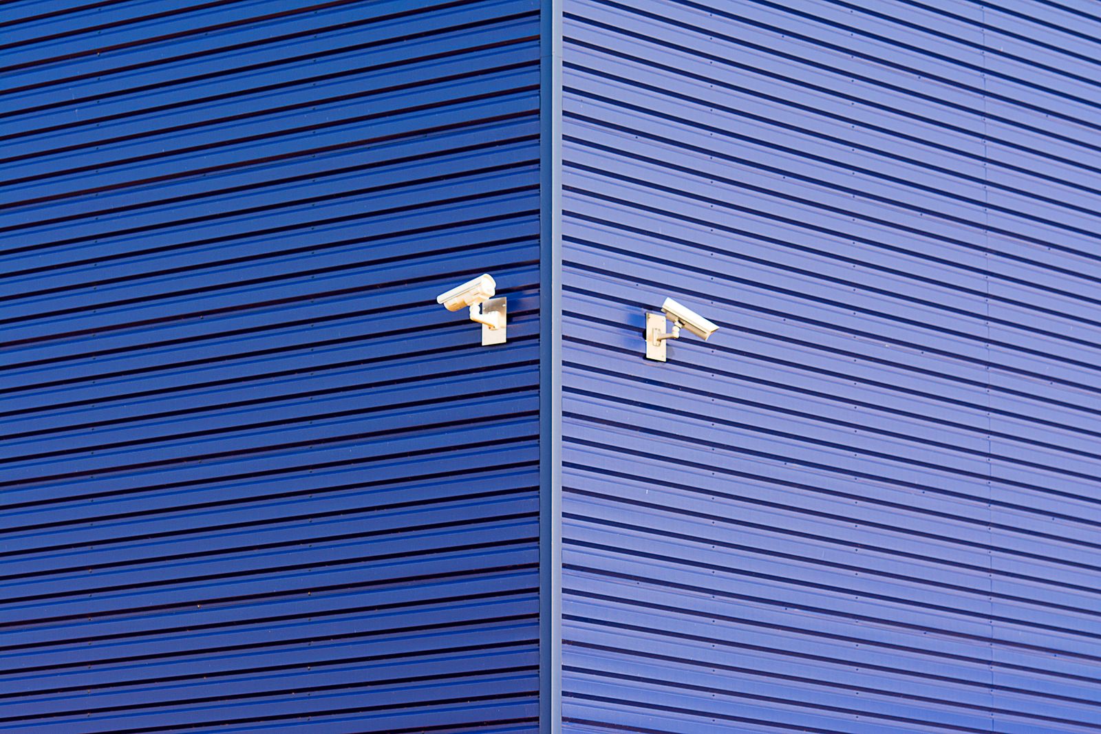 Fixed vs. PTZ Solar Security Cameras: Which Offers Better Property Coverage?