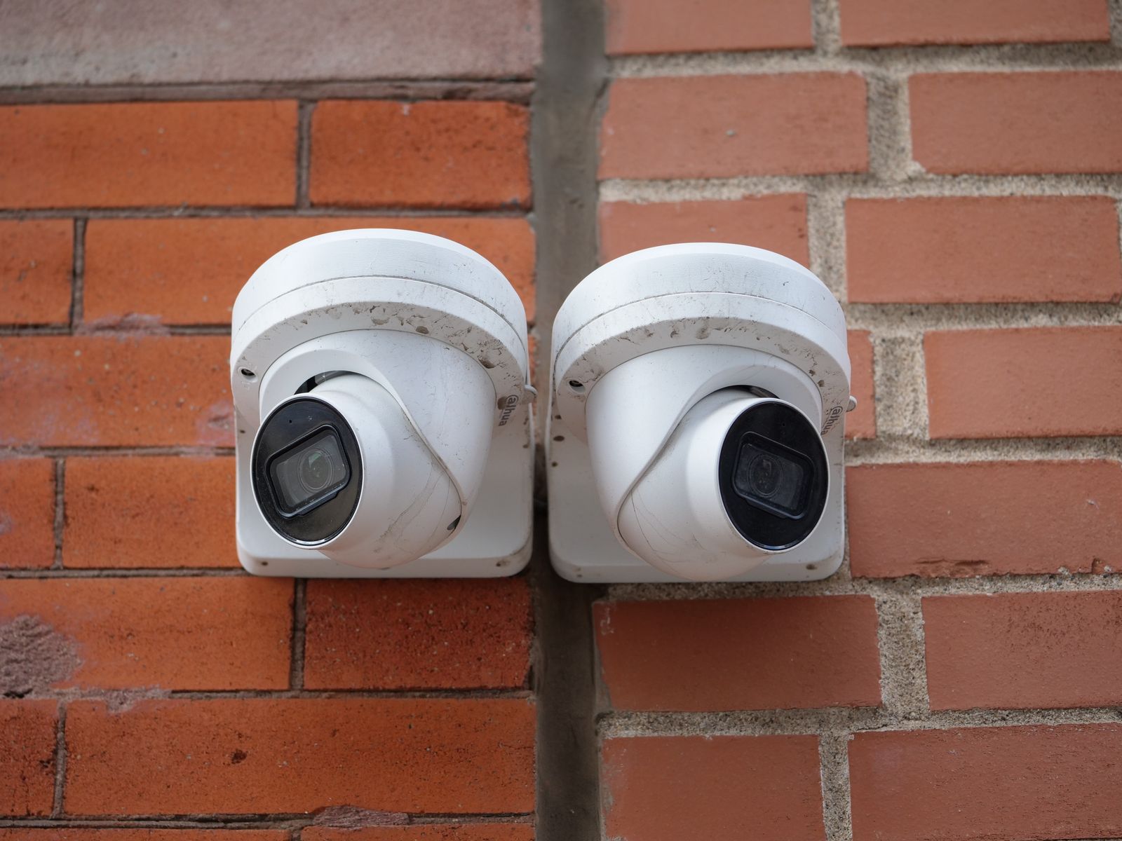 Fixed vs. PTZ Solar Security Cameras: Which Offers Better Property Coverage?