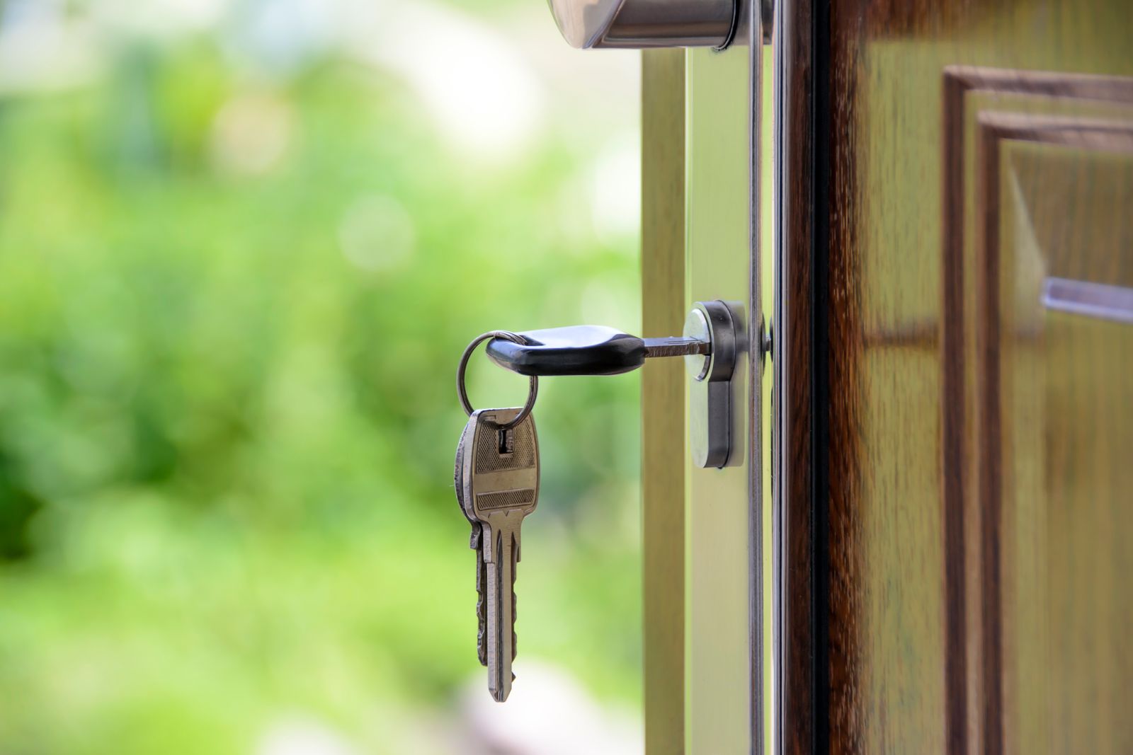 How to Stop Intruders in Real Time Using Two-Way Audio Security Cameras