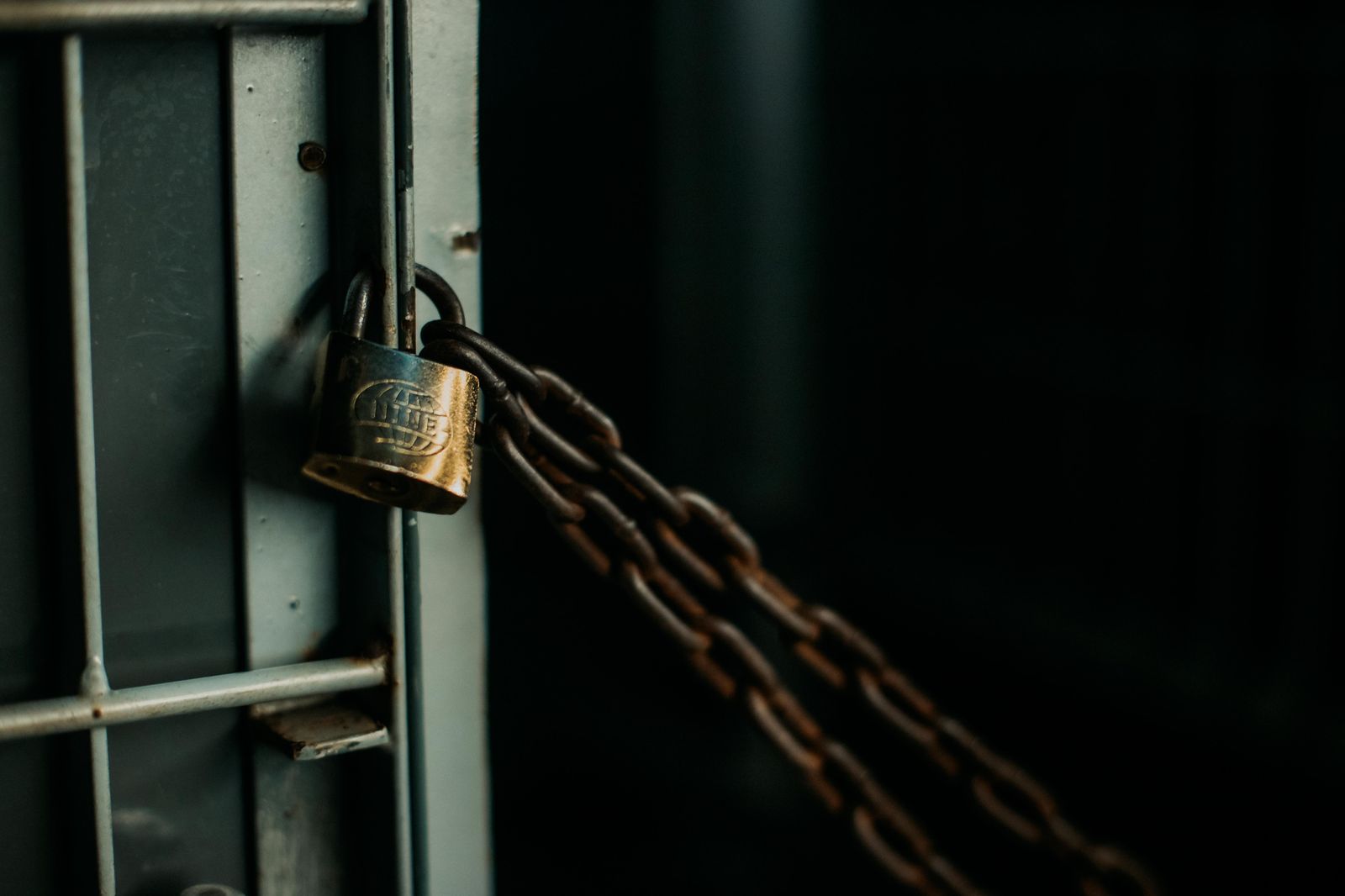 Selling a Home With Security Cameras: Footage, Accounts, and Handover