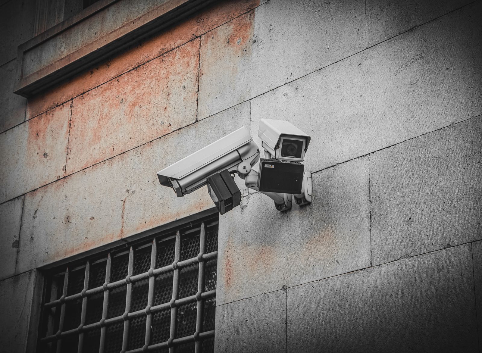 How to Position Solar Security Cameras for Complete Suburban Perimeter Coverage