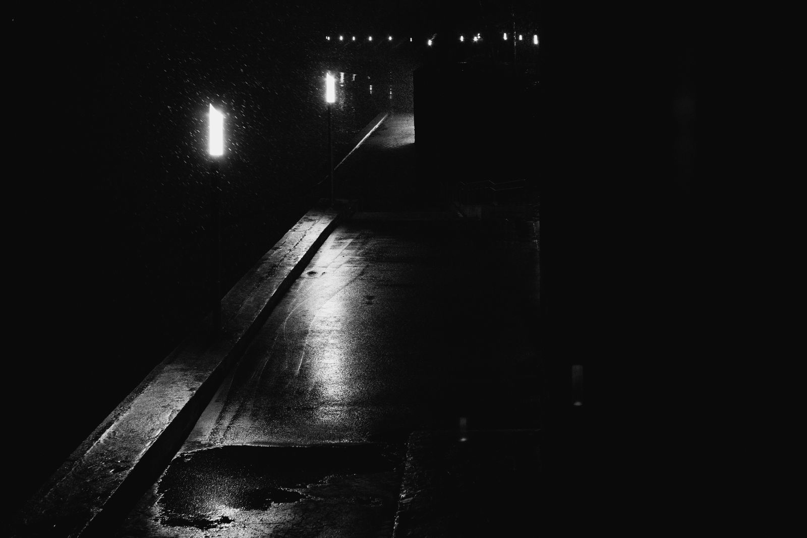 Driveway vs. Footpath Solar Lights: How Placement and Count Differ