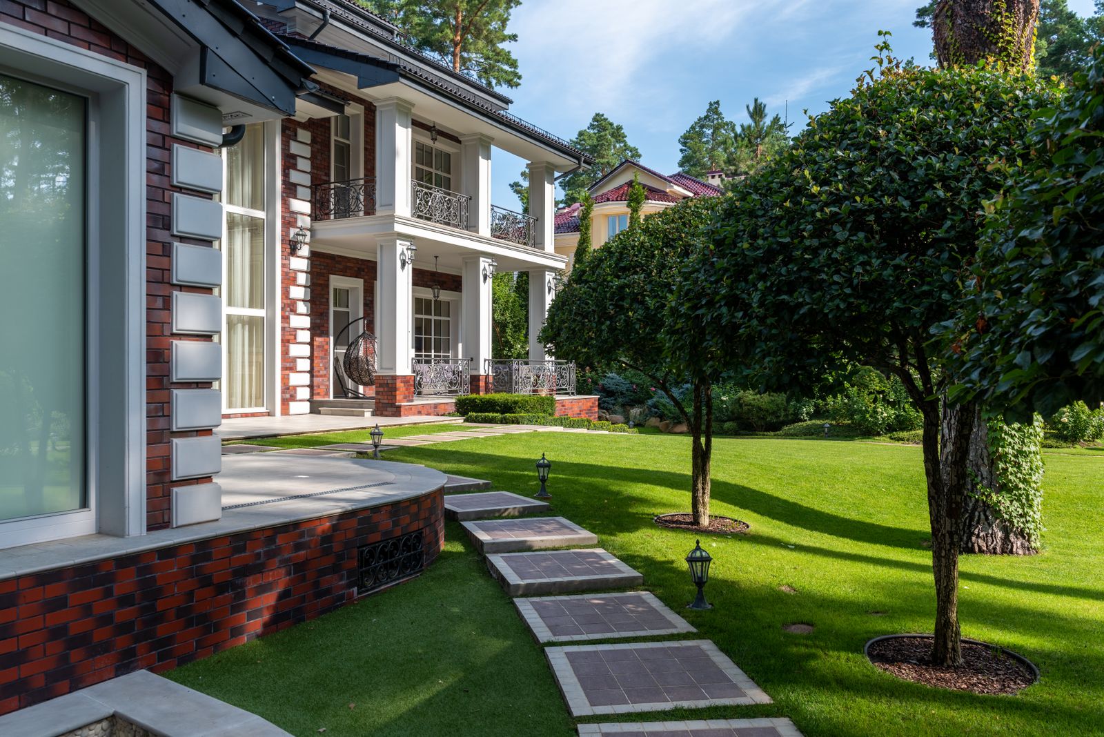 Solar Pathway Lights, Pets, and Backyard Wildlife: What to Expect