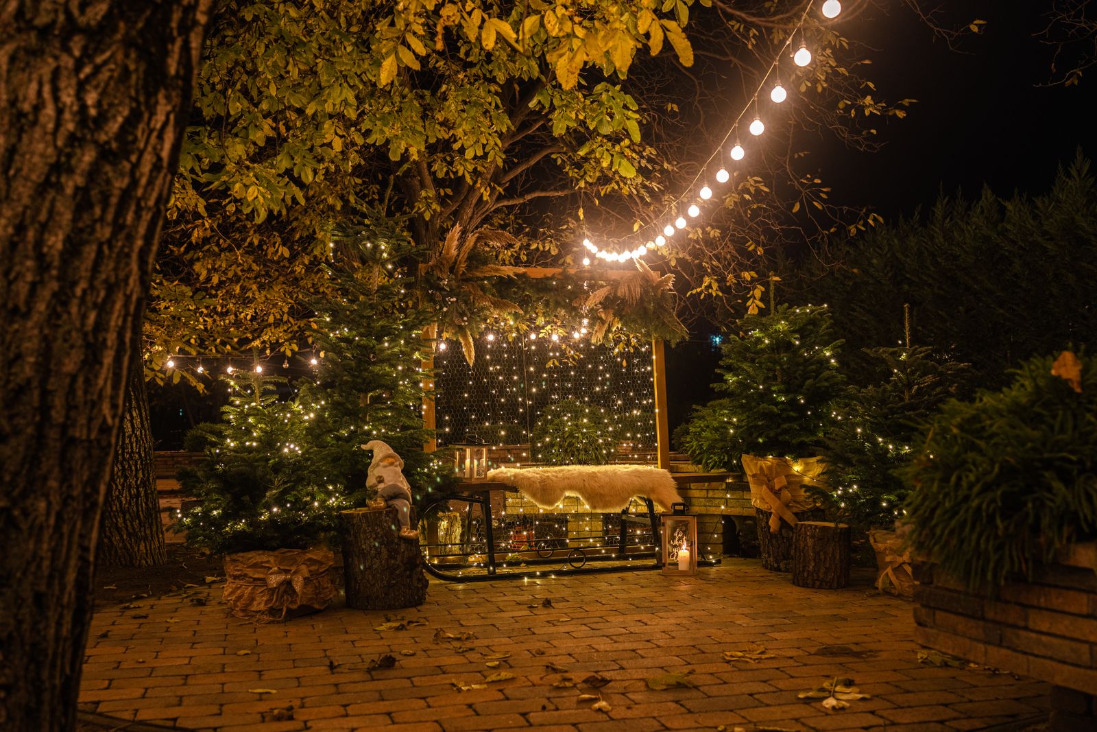 Wall Mount vs Ground Stake Solar Lights for Side Yard Security: Which Installation Style Wins?