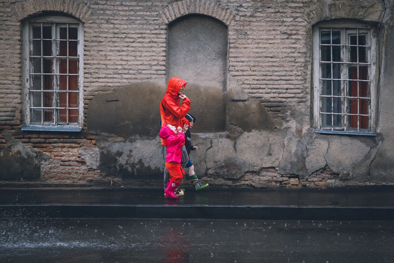 Best Breathable Travel Raincoats for Warm Climates: A Buyer's Guide