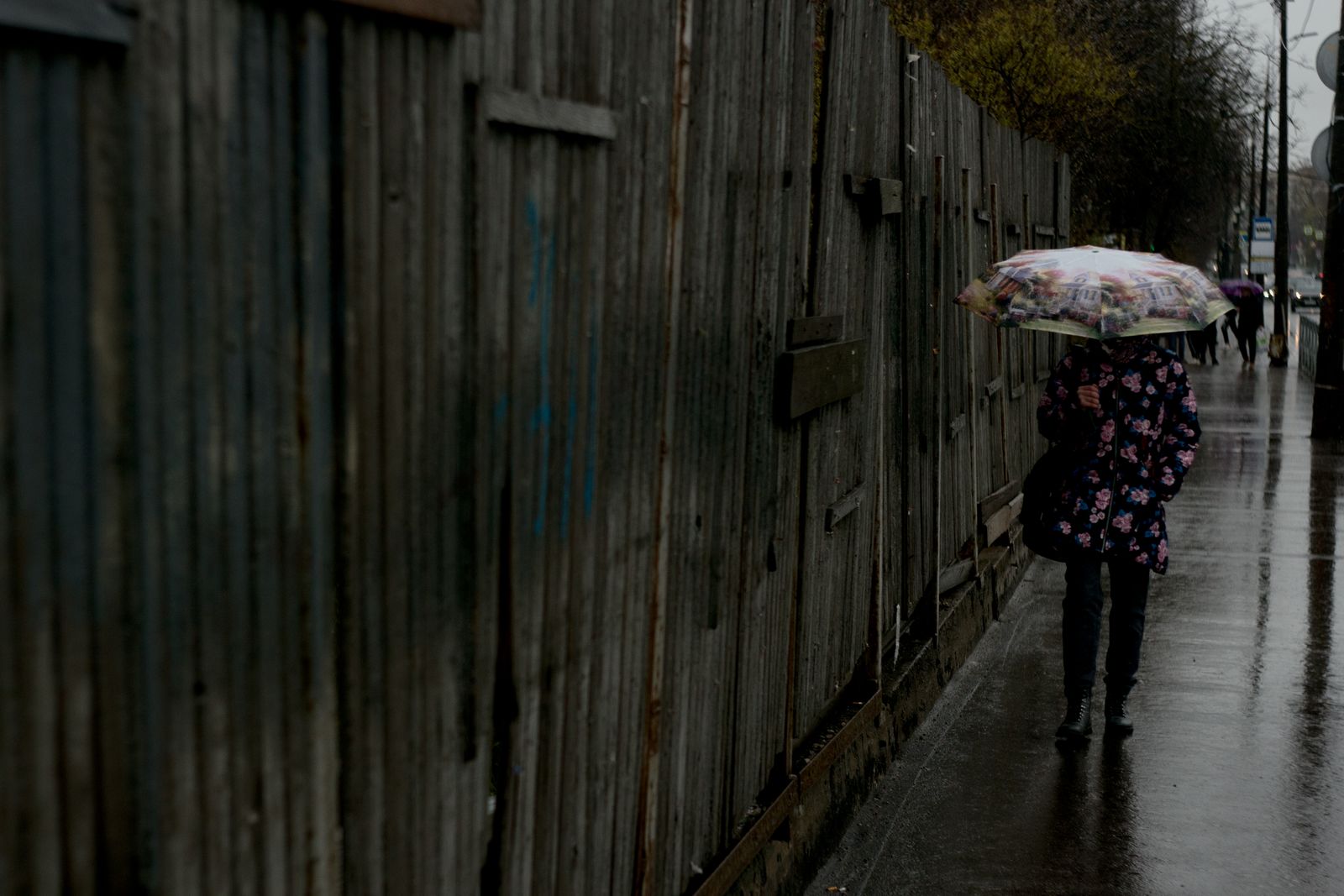 How to Pack Light for Unpredictable Weather Strategy Guide for Sightseers