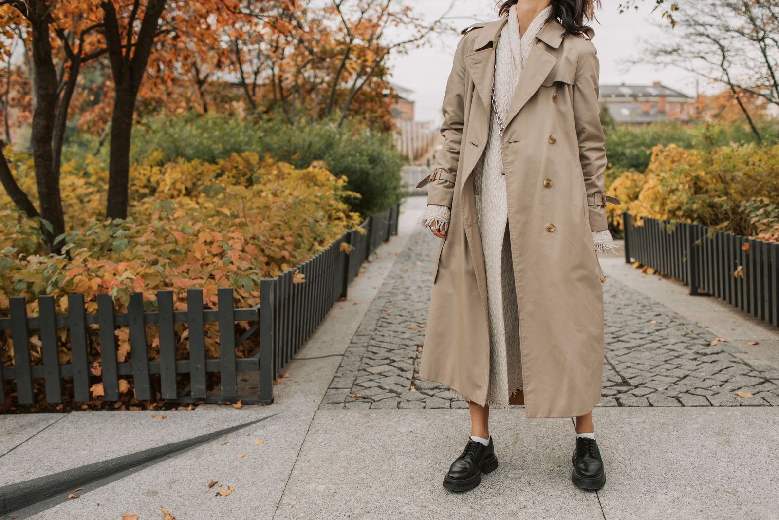 5 Flattering Trail-to-Town Outfit Formulas Using One Waterproof Trench Coat