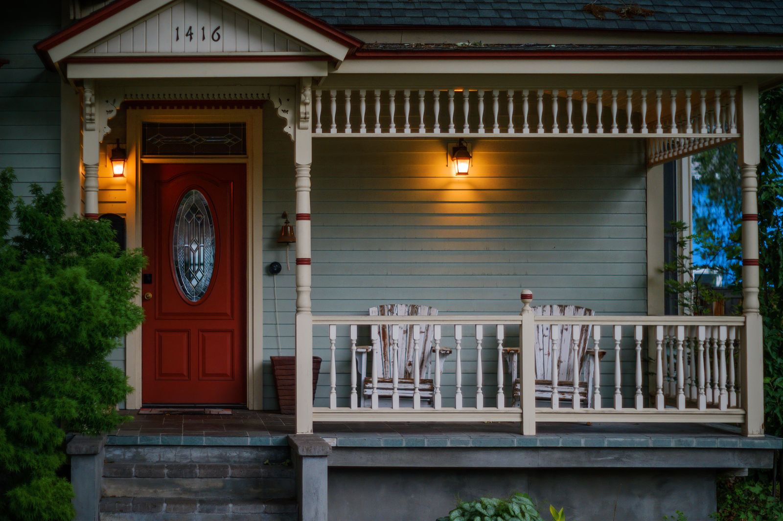 Buying Solar Post Cap Lights for Your Climate: Rain, Snow, Salt Air and Heat