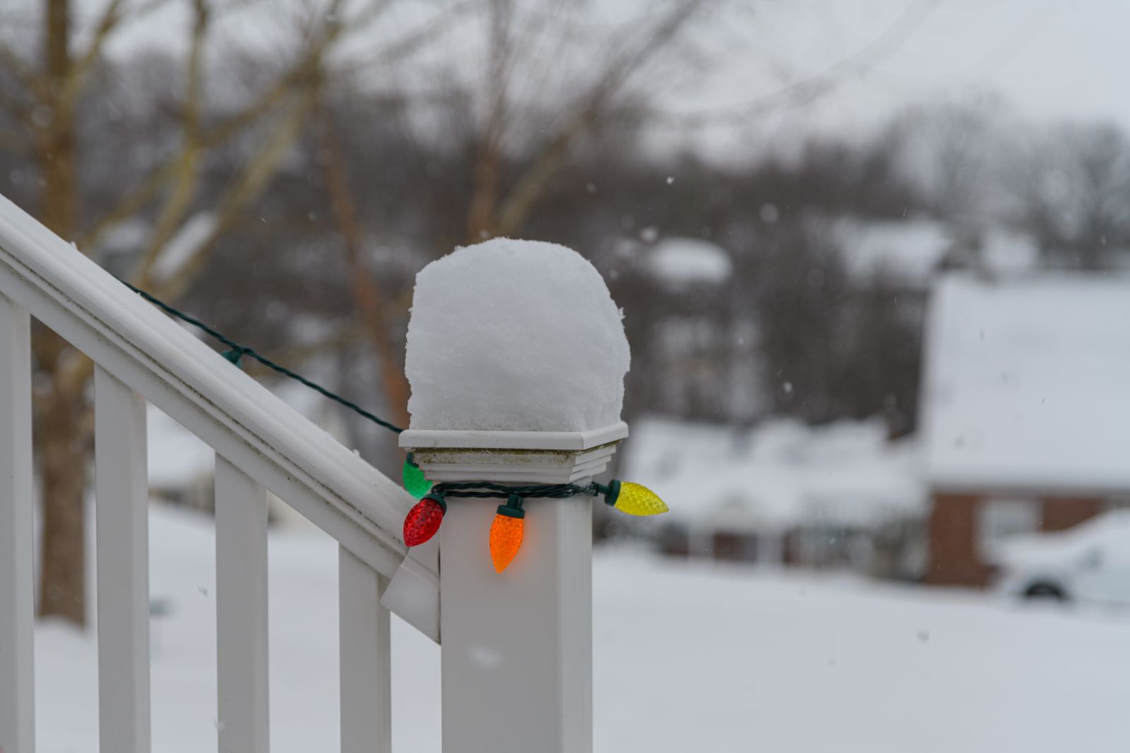 Sizing and Fitting Multi-Base Solar Post Cap Lights for Symmetrical Alignment