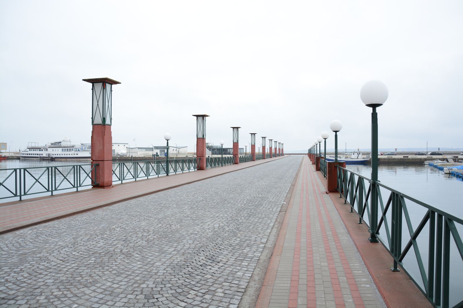 Solar Post Cap Lights on Dock and Jetty Posts: A Waterfront Guide