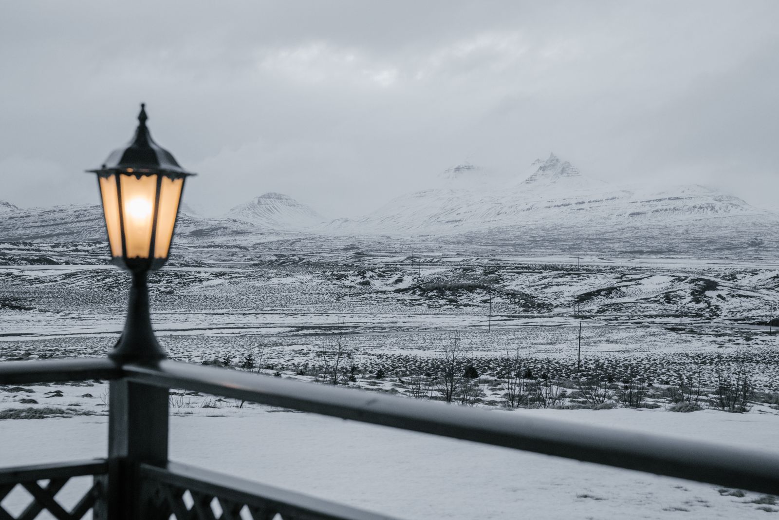How to Secure Solar Fence Post Lights Against Strong Winds and Heavy Rain