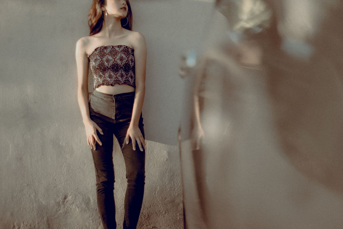 Portrait of a stylish woman posing outdoors in a trendy outfit.