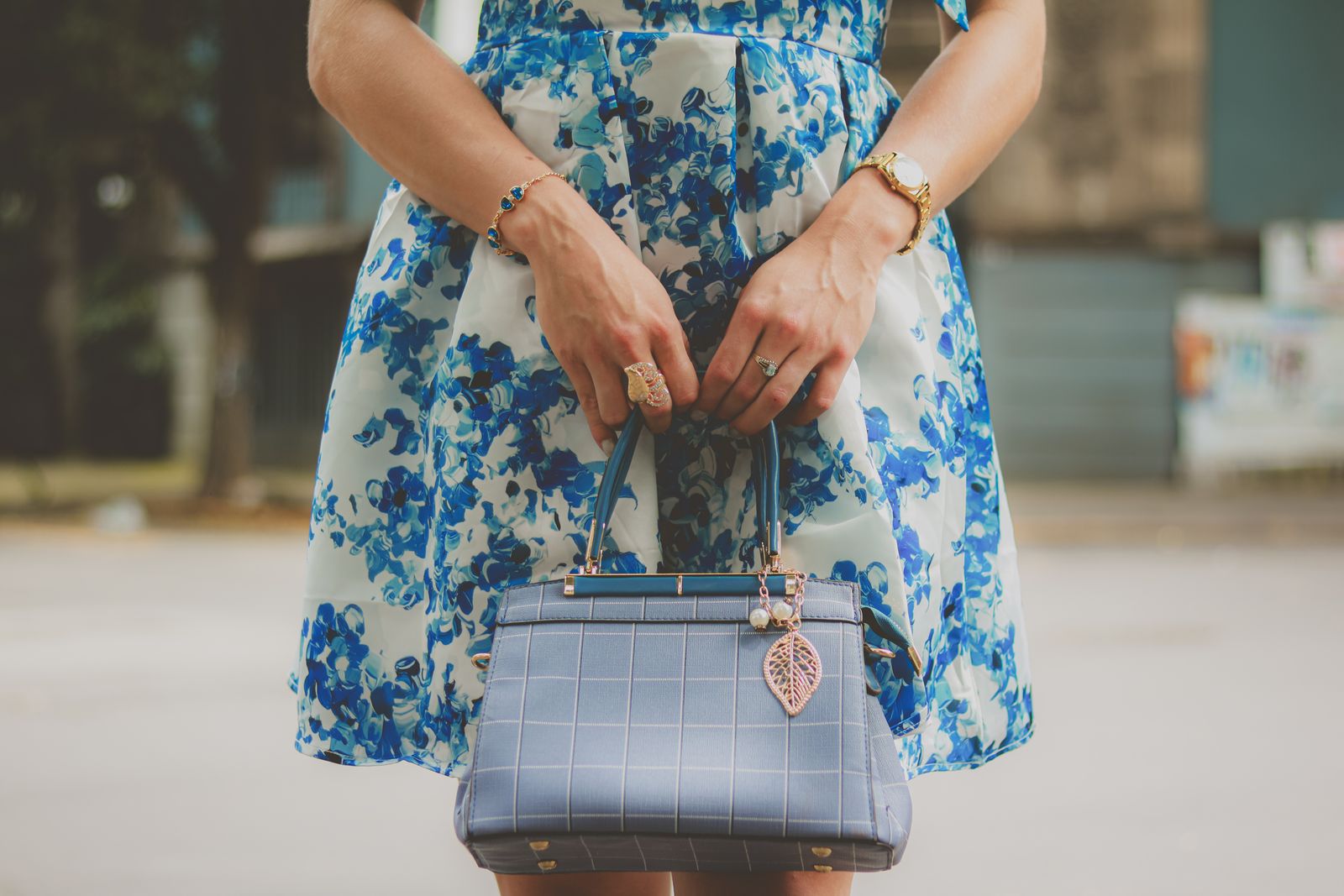 Statement Jewelry vs. Minimalist Accents: How to Accessorize a Sweetheart Print Dress