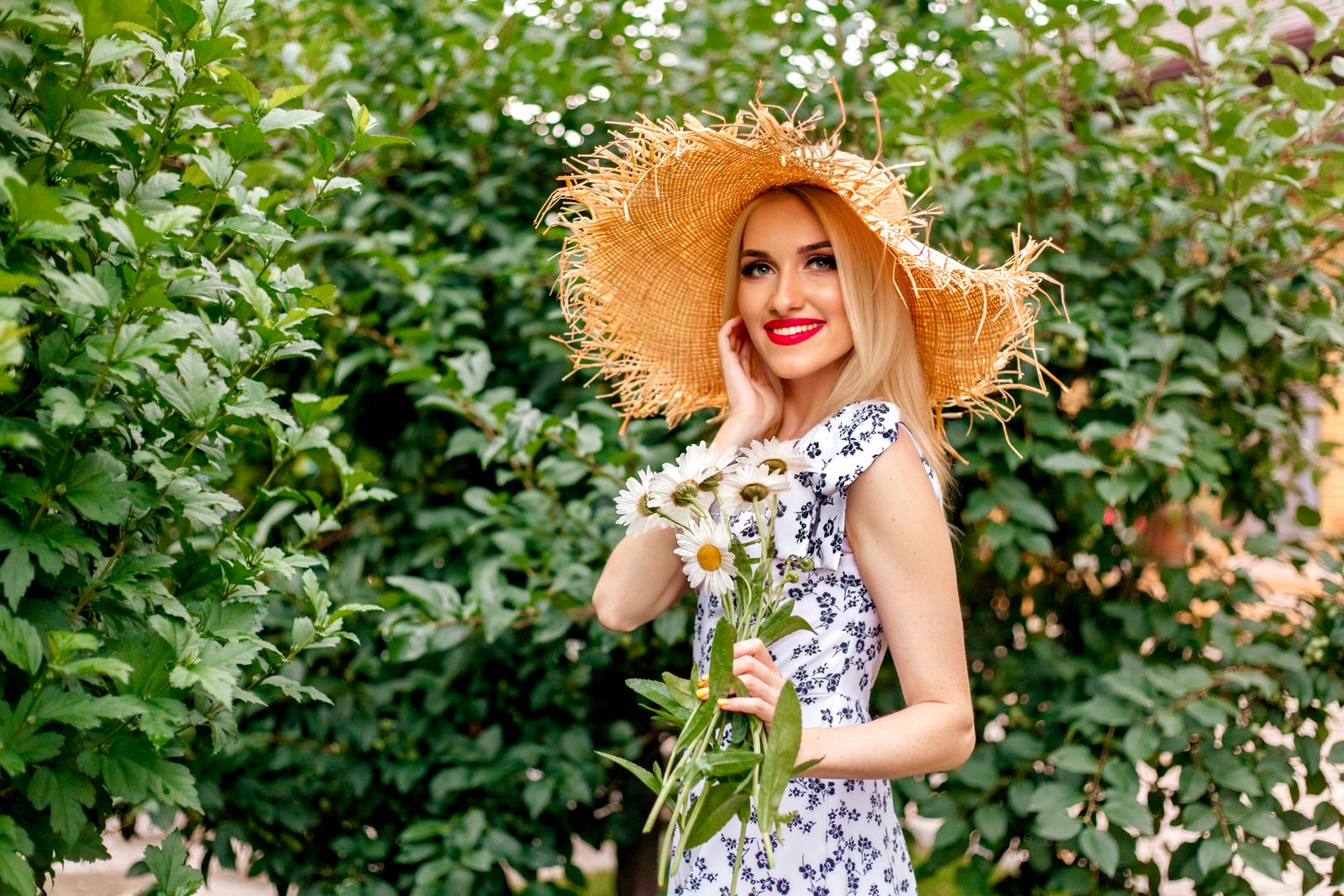 Micro Floral Prints vs. Bold Cottagecore Botanicals: Which Summer Pattern Flatters You Best?