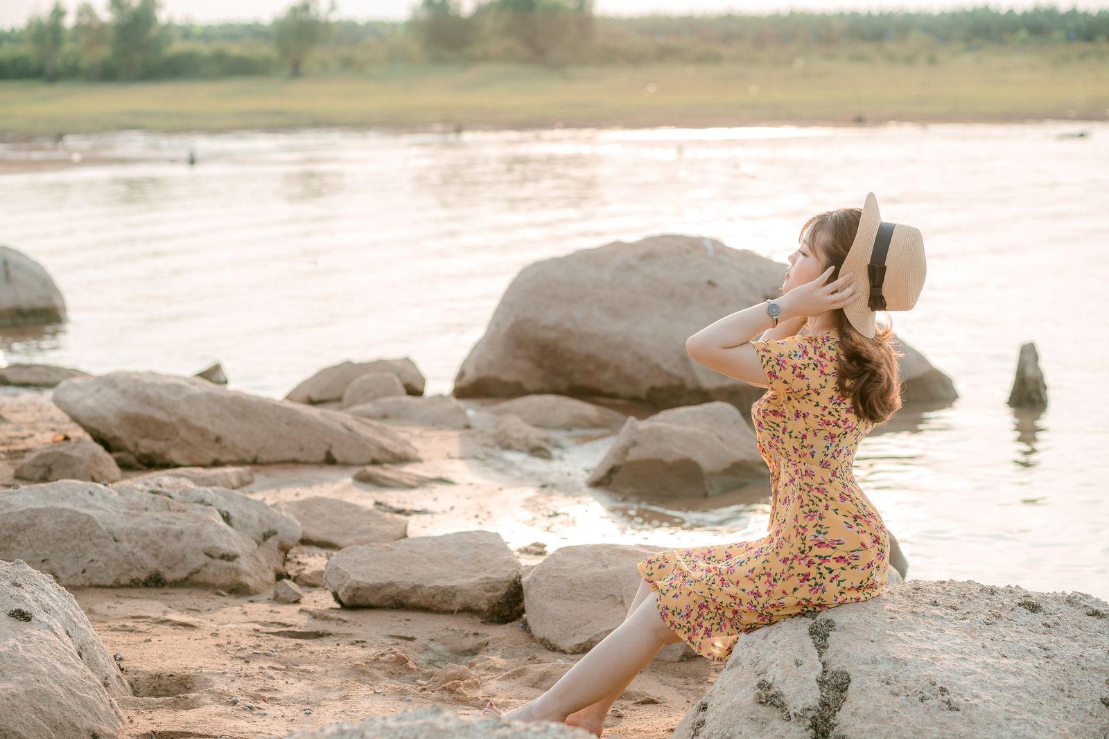 Side Zipper vs. Back Zipper Bustier Sundresses: Which Design Offers the Best Ease and Fit?