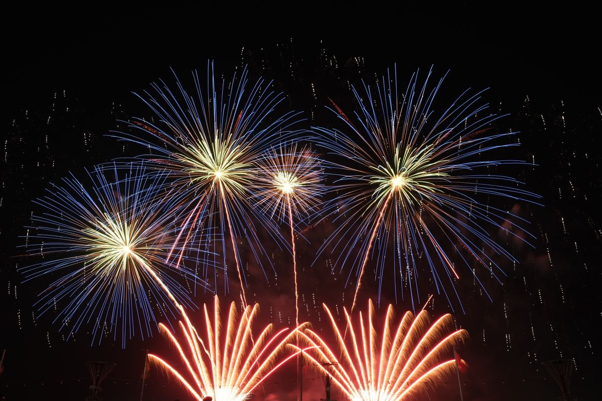 Vibrant fireworks illuminate the night sky, creating a dazzling display of light and color.