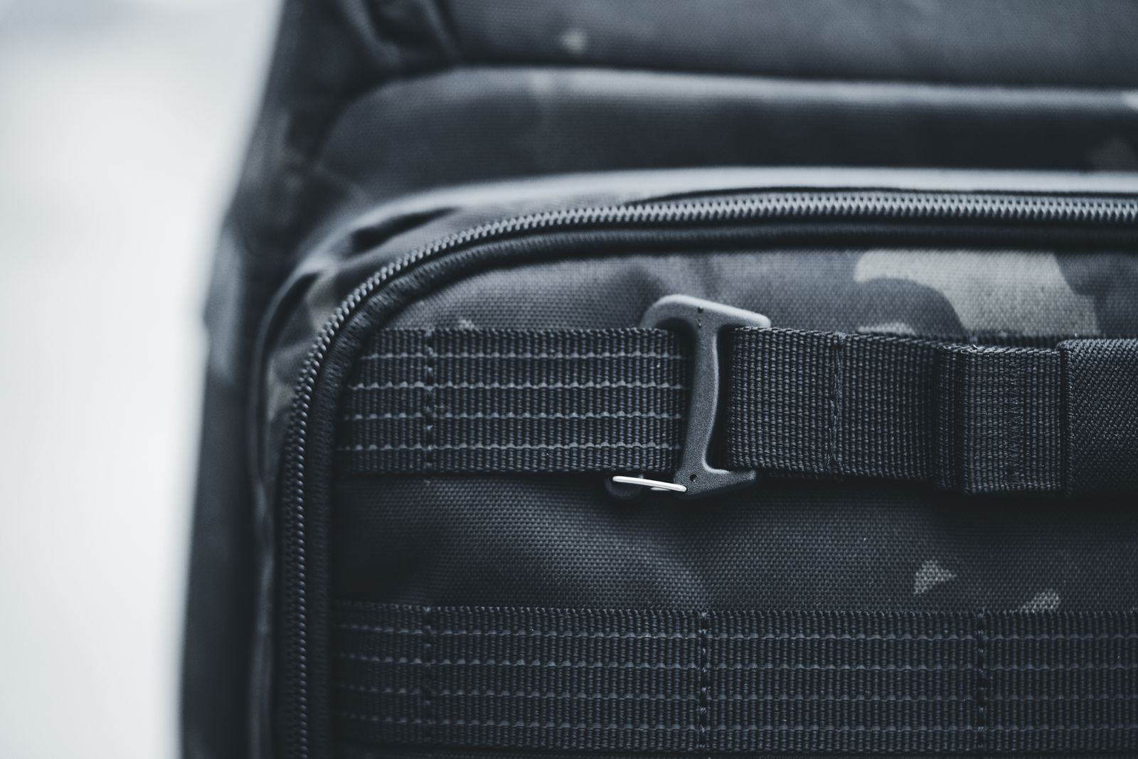 How to Pack Dress Clothes in a Backpack Without Wrinkles: The Clamshell Folding Guide