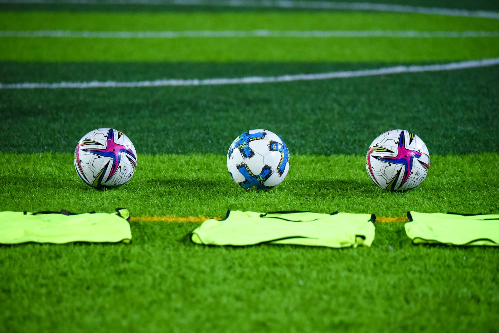 Best Indoor Soccer Toys for Rainy Days: Hover Soccer Balls vs. Traditional Foam Balls