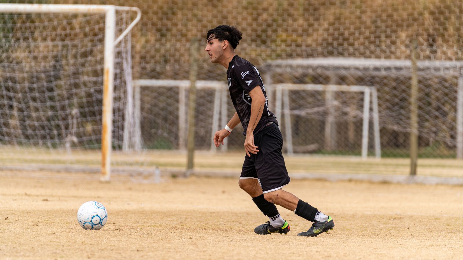 Hover Soccer Ball vs. Traditional Indoor Soccer Ball: Best Birthday Gift for Kids?