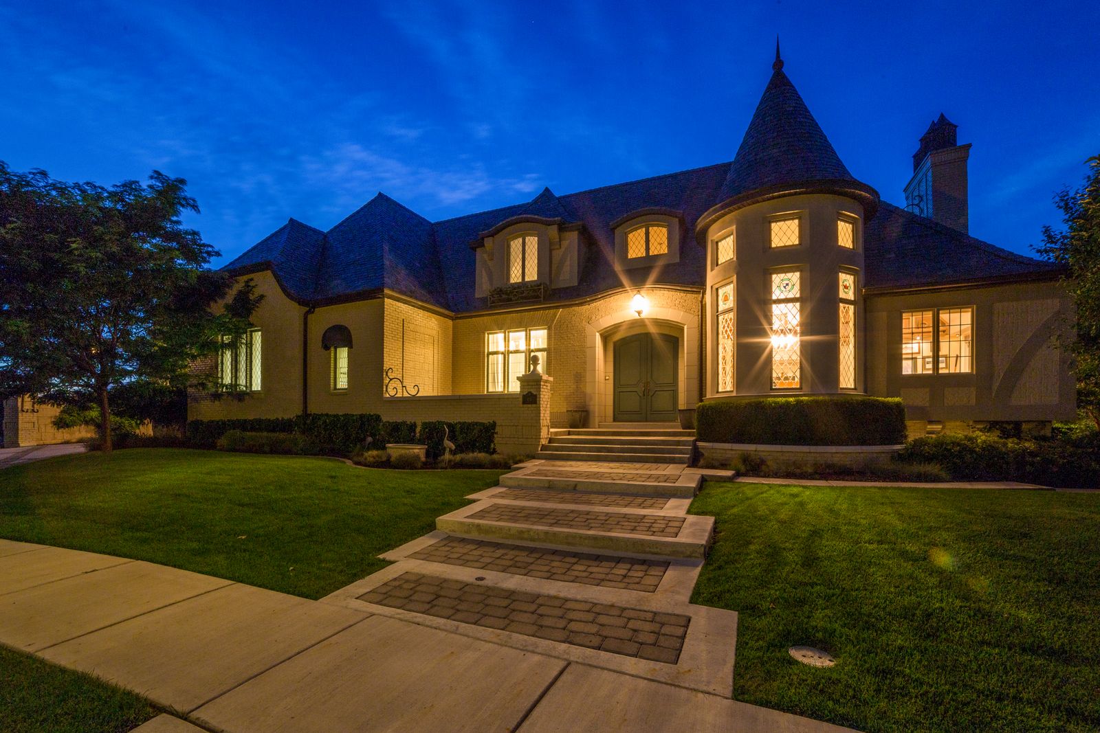 Matching Solar Illuminated House Numbers to Home Architecture
