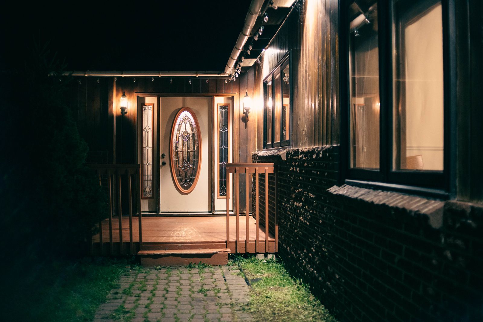 Solar vs. Hardwired House Number Lights: Energy Efficiency, Battery Storage, and Cost Comparison