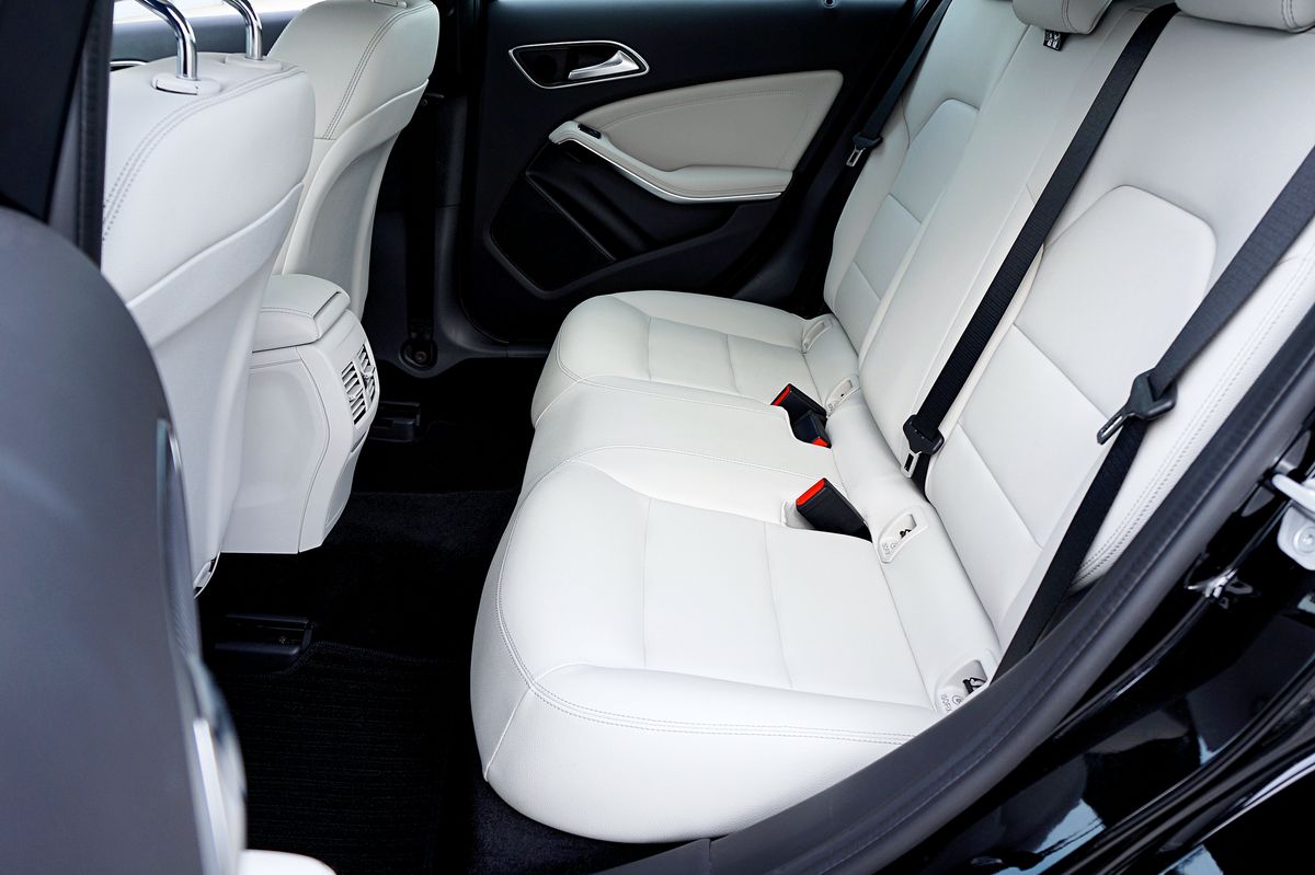 Luxurious white leather seats in a modern car's interior, showcasing elegance and comfort.