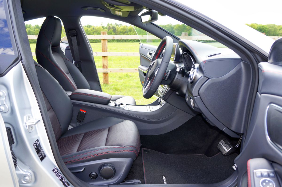 Explore the elegant design of this modern car interior, showcasing comfortable seating and a sleek dashboard.