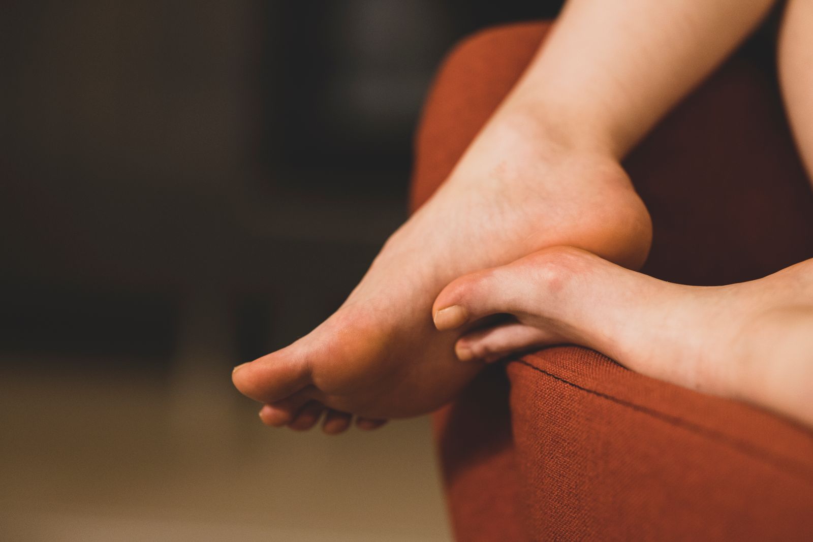 How to Choose the Best Lightweight House Slippers for Tired Feet