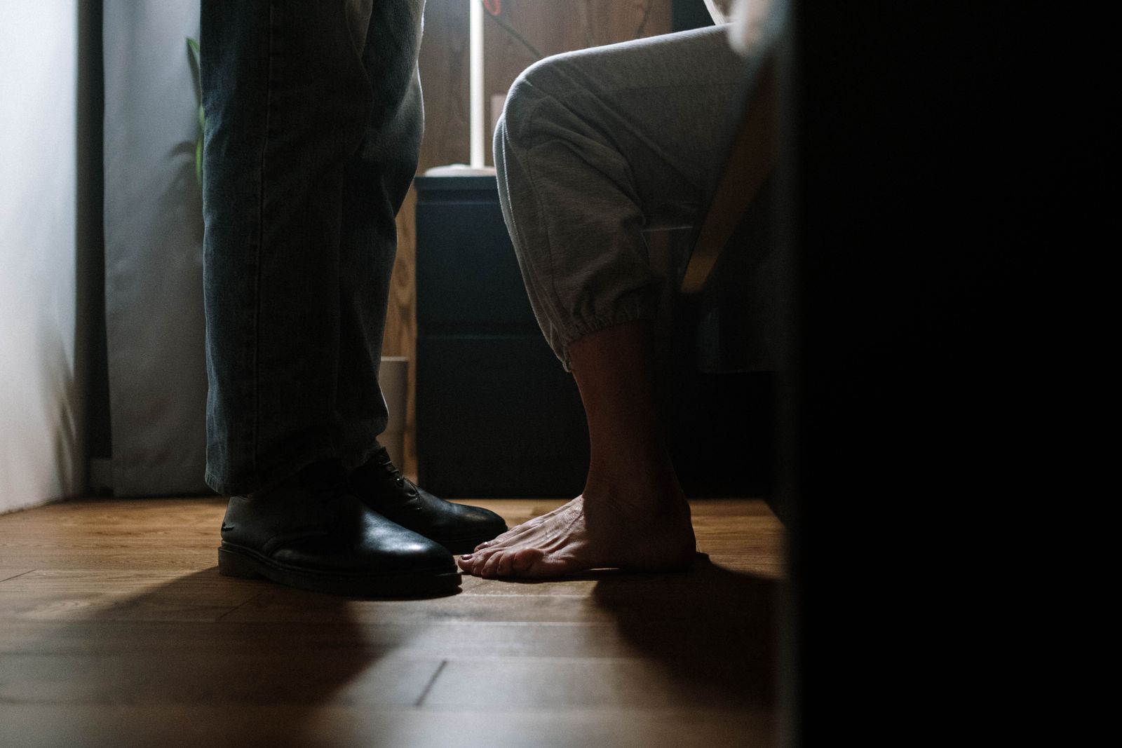 How Should House Slippers Fit? Plush Slip-On Sizing and Sock Choices