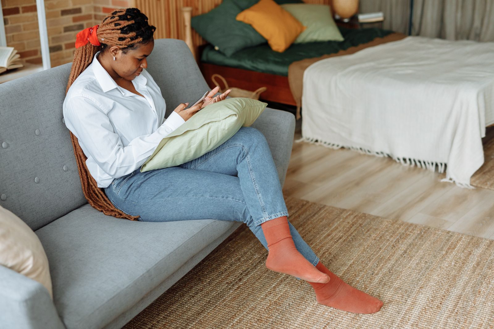 Closed-Heel Slip-Ons vs Backless Mules: Which Works on Stairs?