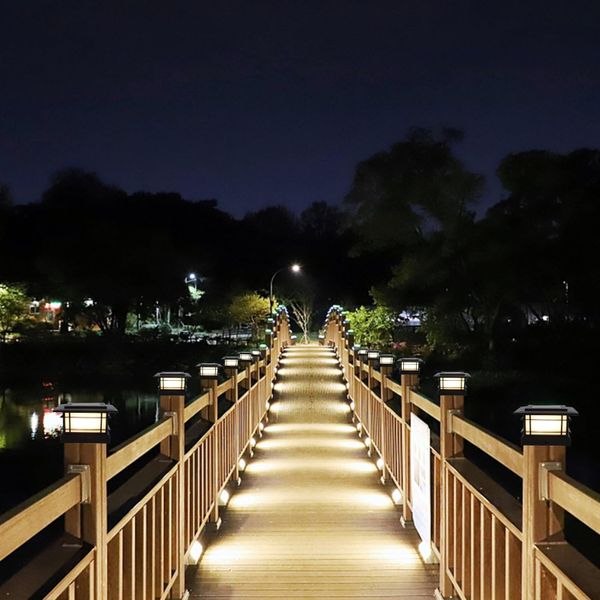 Solar Post Cap Lights thumbnail 2