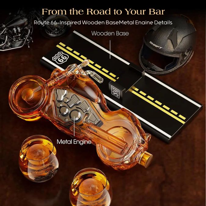 What's in the set: decanter, two glasses, Route 66 wooden base and metal engine details